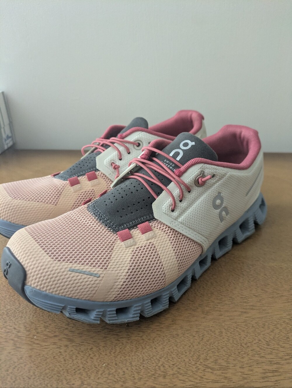 On Cloud Sneakers Size 7 - Picture 3 of 4